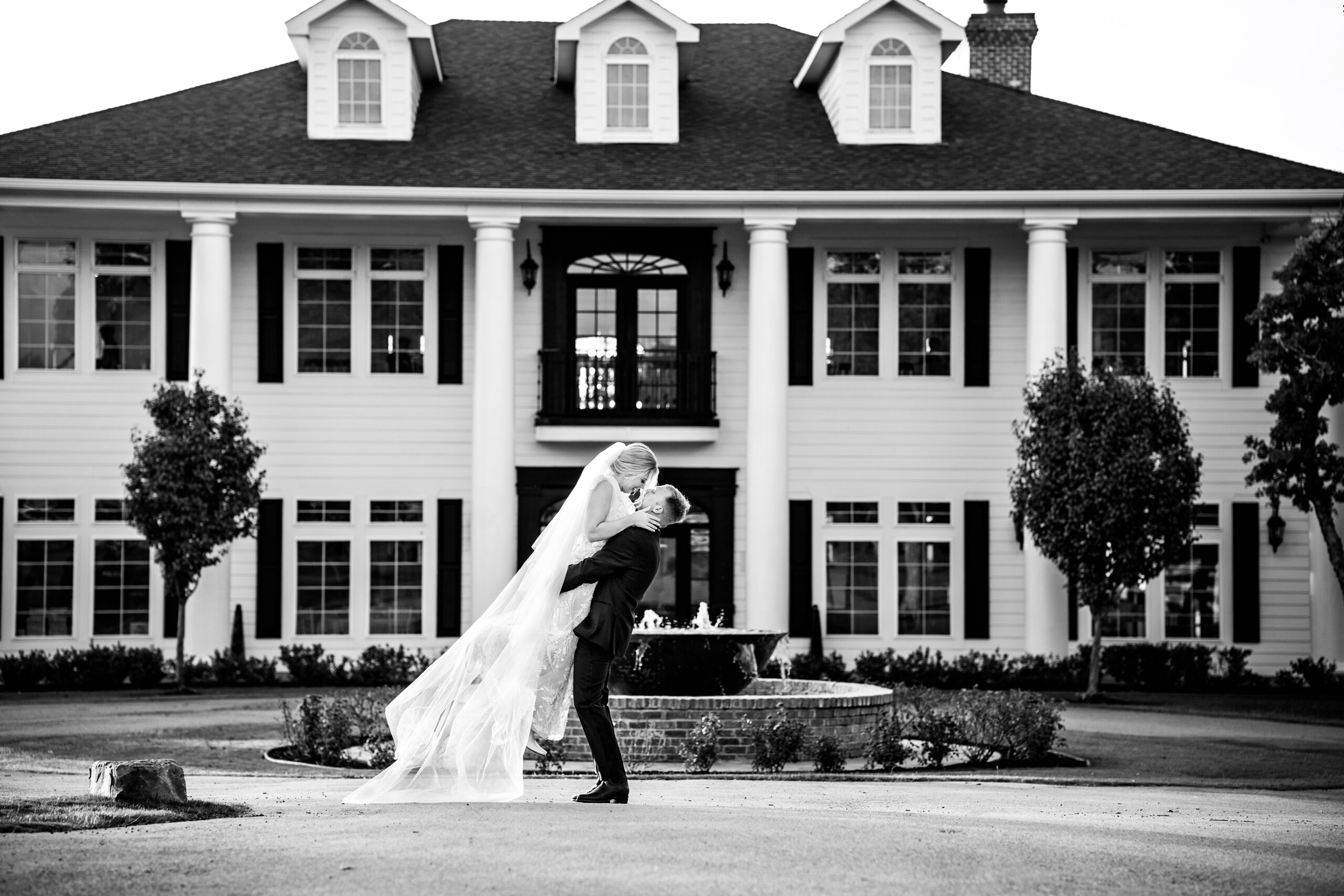 Luxury Texas Bride and Groom Wedding Portraits