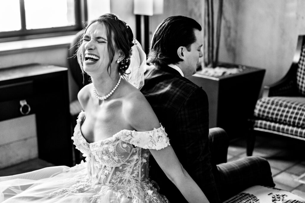 Downtown Dallas 400 N Ervay Rooftop Wedding Venue Documentary Candid Wedding Photographer