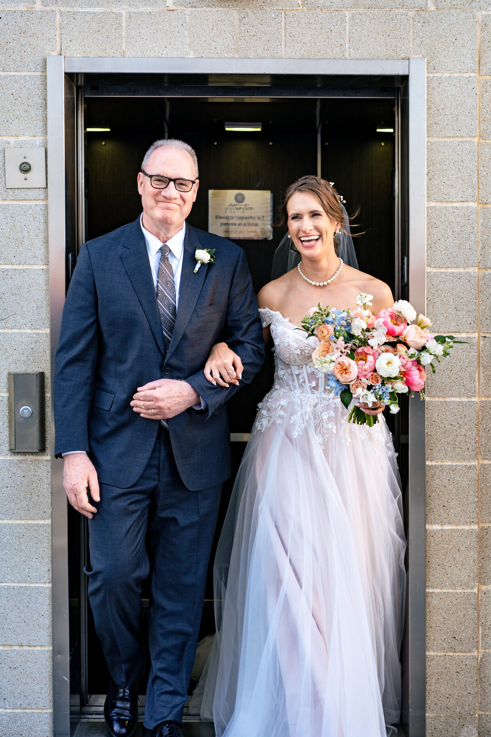 Downtown Dallas 400 N Ervay Rooftop Wedding Venue Documentary Candid Wedding Photographer