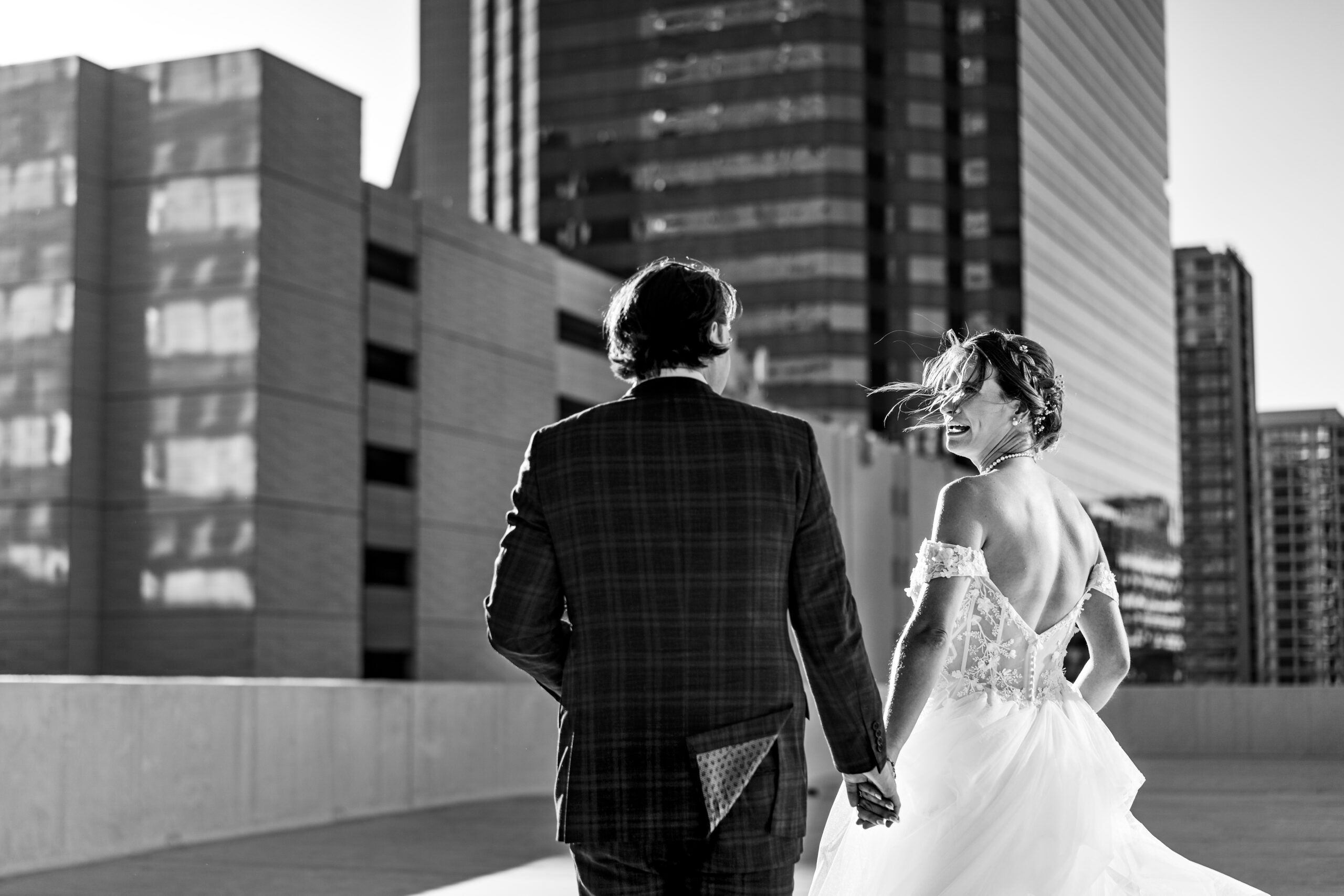 Downtown Dallas 400 N Ervay Rooftop Wedding Venue Documentary Candid Wedding Photographer