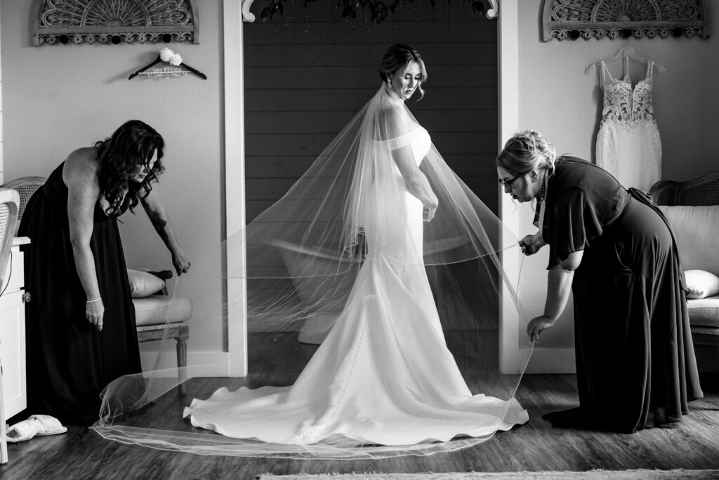 Texas Documentary Wedding Photographers The MacMeekens at Chandelier Farms Wedding Venue in Dallas