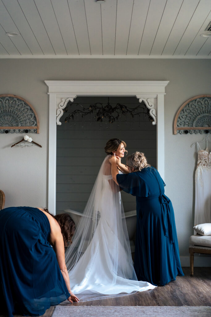 Texas Documentary Wedding Photographers The MacMeekens at Chandelier Farms Wedding Venue in Dallas