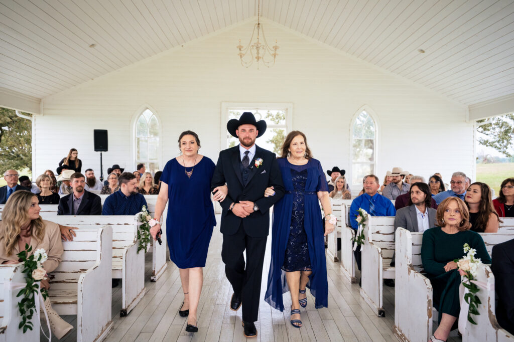 Texas Documentary Wedding Photographers The MacMeekens at Chandelier Farms Wedding Venue in Dallas