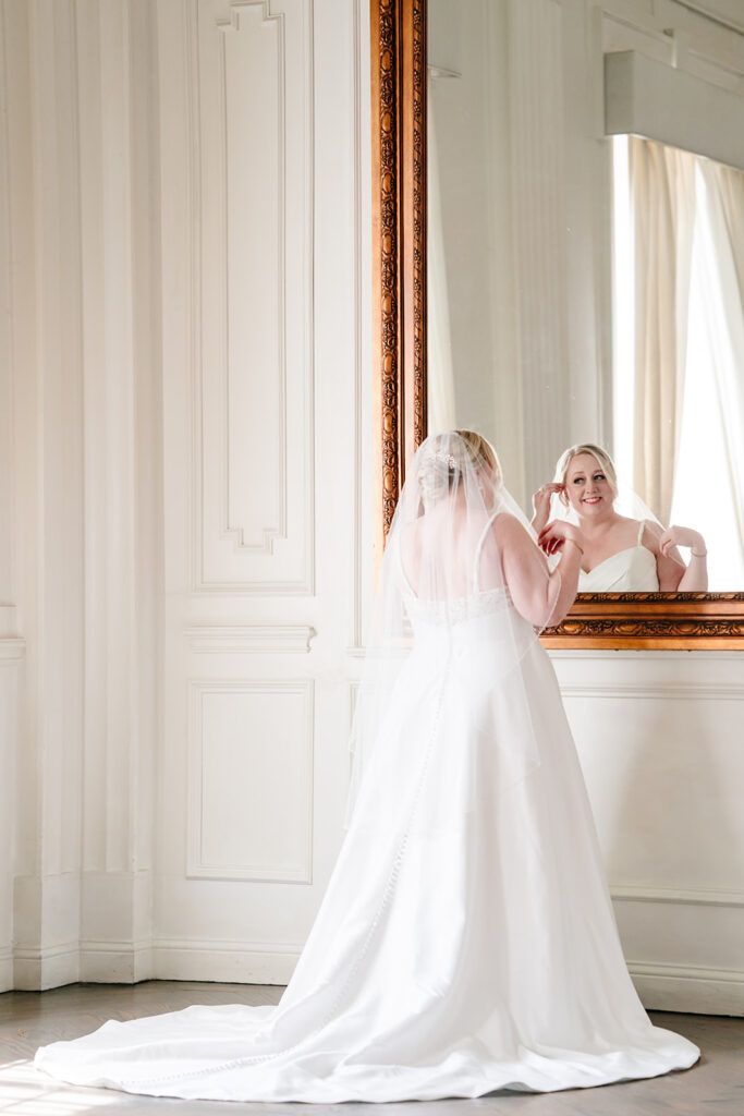 Classic Bridal Portraits at The Mason Dallas by DFW Wedding Photographers The MacMeekens and Dallas Luxury Wedding Planner Turn The Paige Events