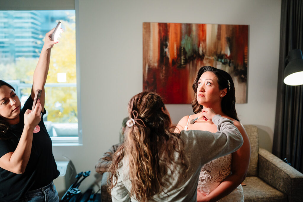 Calm bridal getting ready moments at Aloft Richardson