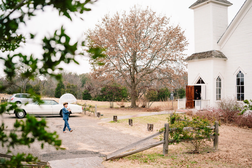 wedding at Historic Frankford Chapel in Dallas by autism friendly wedding photographers the macmeekens