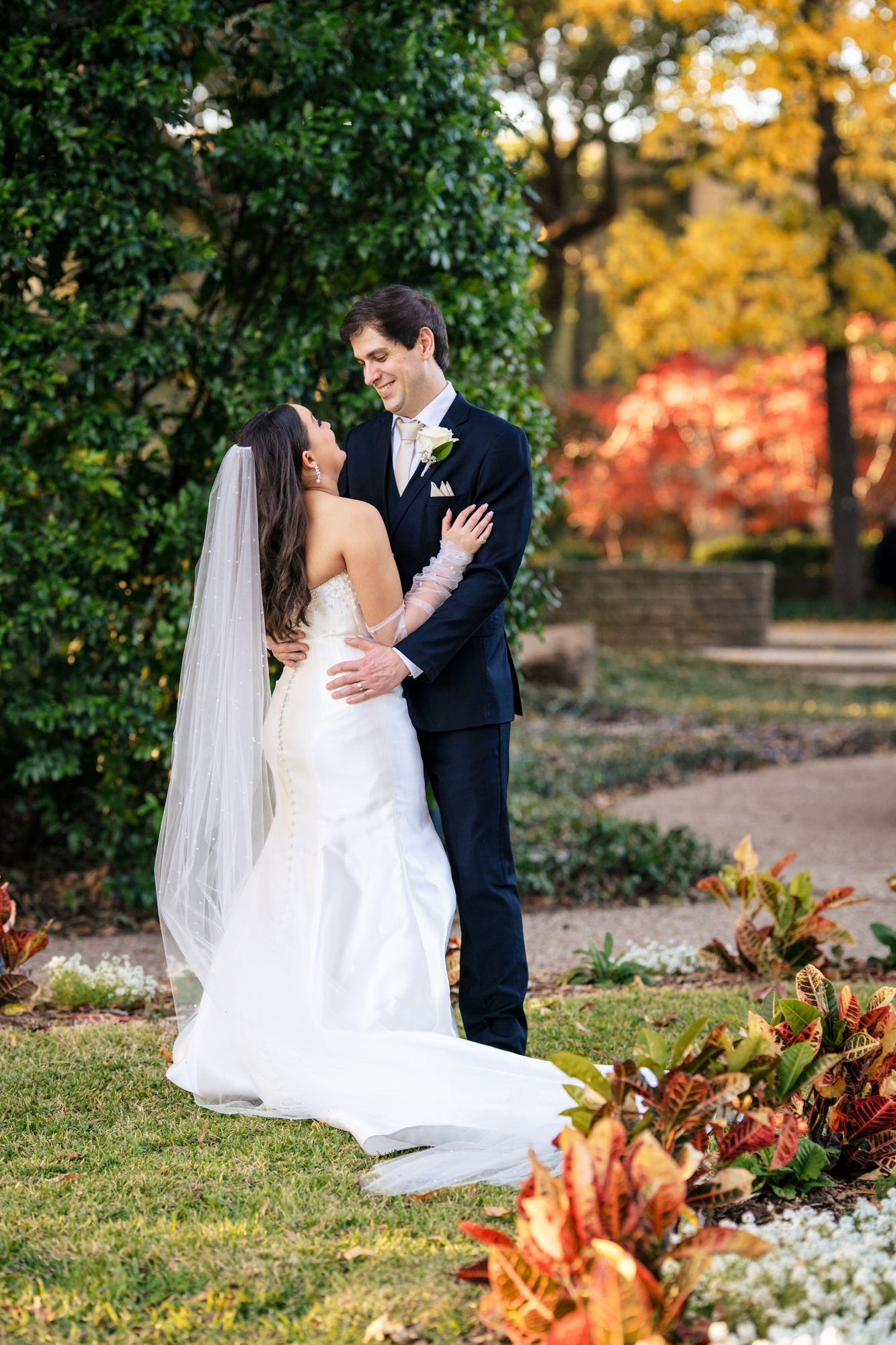 Vibrant Dallas Wedding at Texas Discovery Garden in Fair Park by The MacMeekens Photography